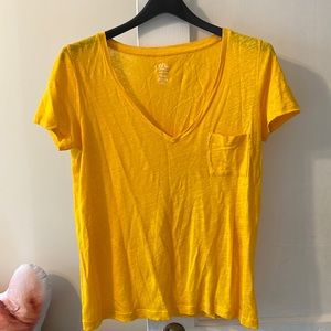 Excellent condition linen v neck tee with pocket in size XS from J crew